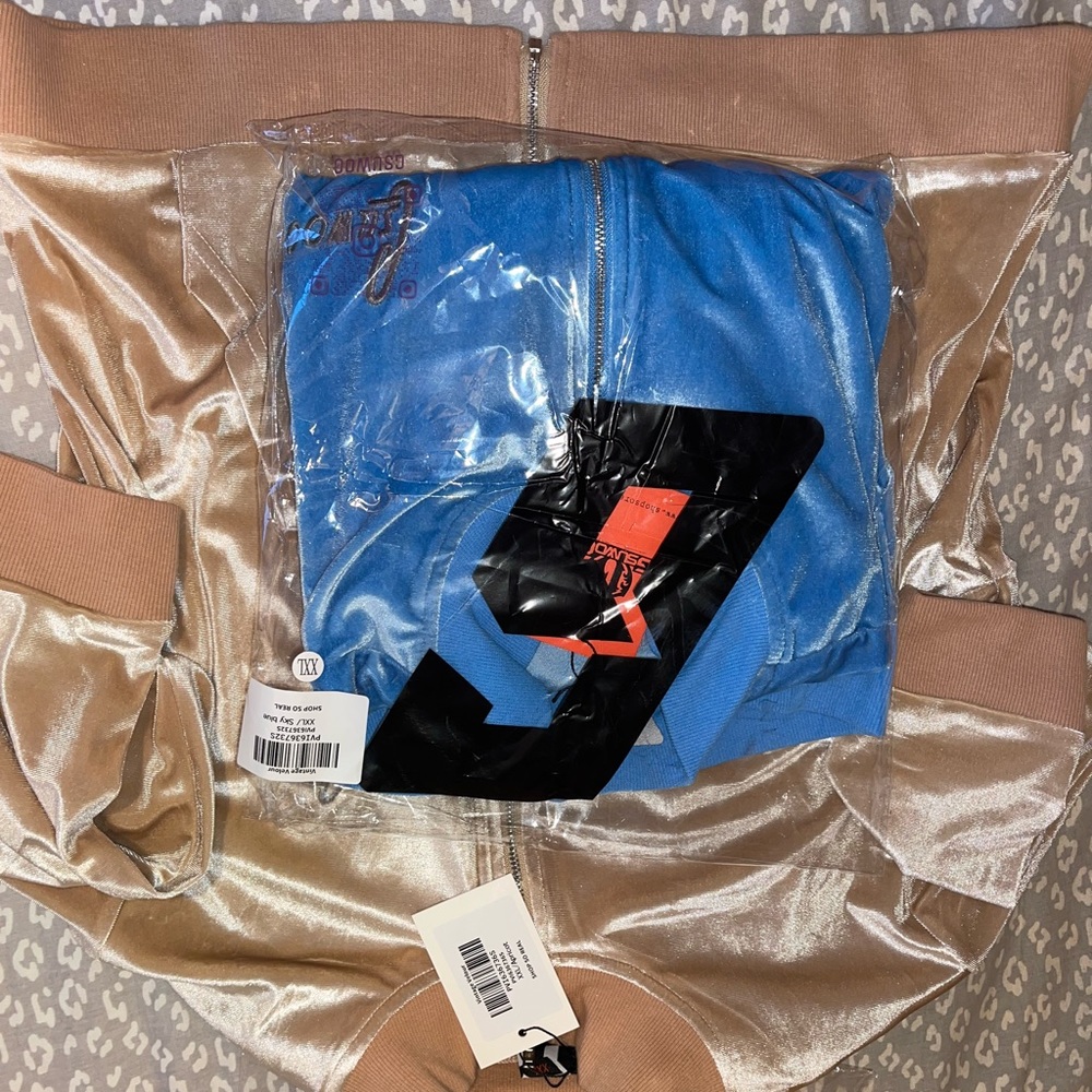 Gsuwoo Vintage Velour sky blue top ONLY.